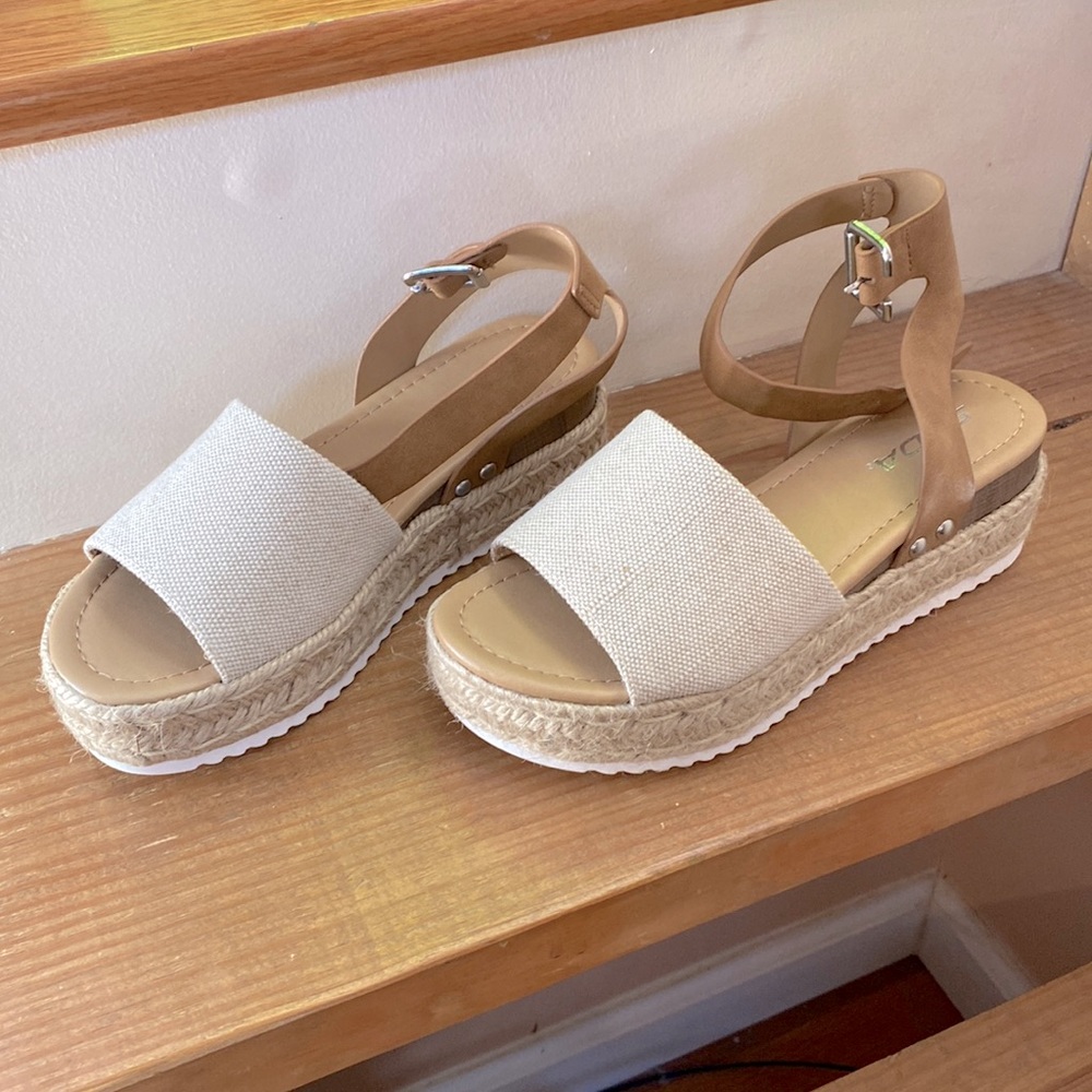 Soda platform sandals